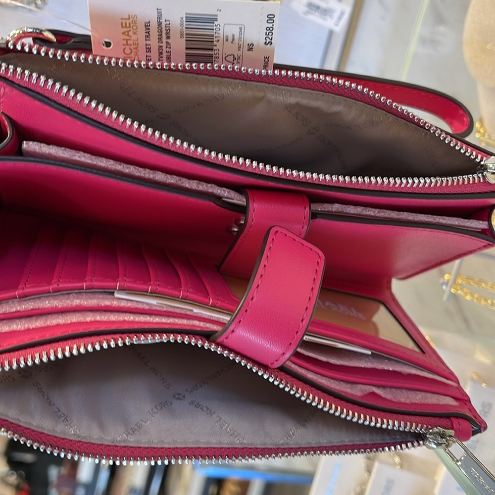 MICHAEL KORS
Jet Set Large Logo Signature Double-Zip Wristlet-Wallet-Phone - Picture 13 of 16